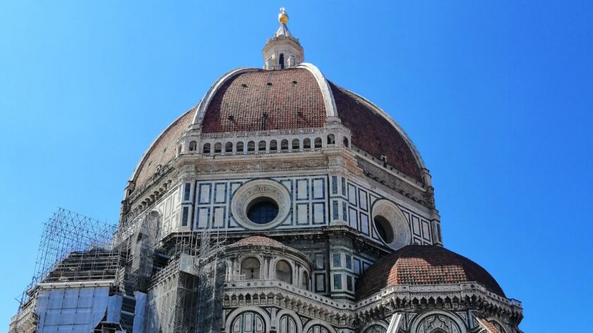 The red cupola of the Duomo of Florence in front of a blue sky
