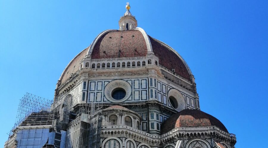 The red cupola of the Duomo of Florence in front of a blue sky